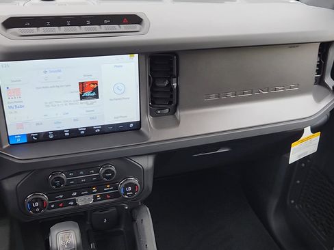 New 2025 Ford Bronco Badlands image 18