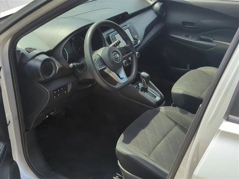 Used 2020 Nissan Kicks S FWD image 11