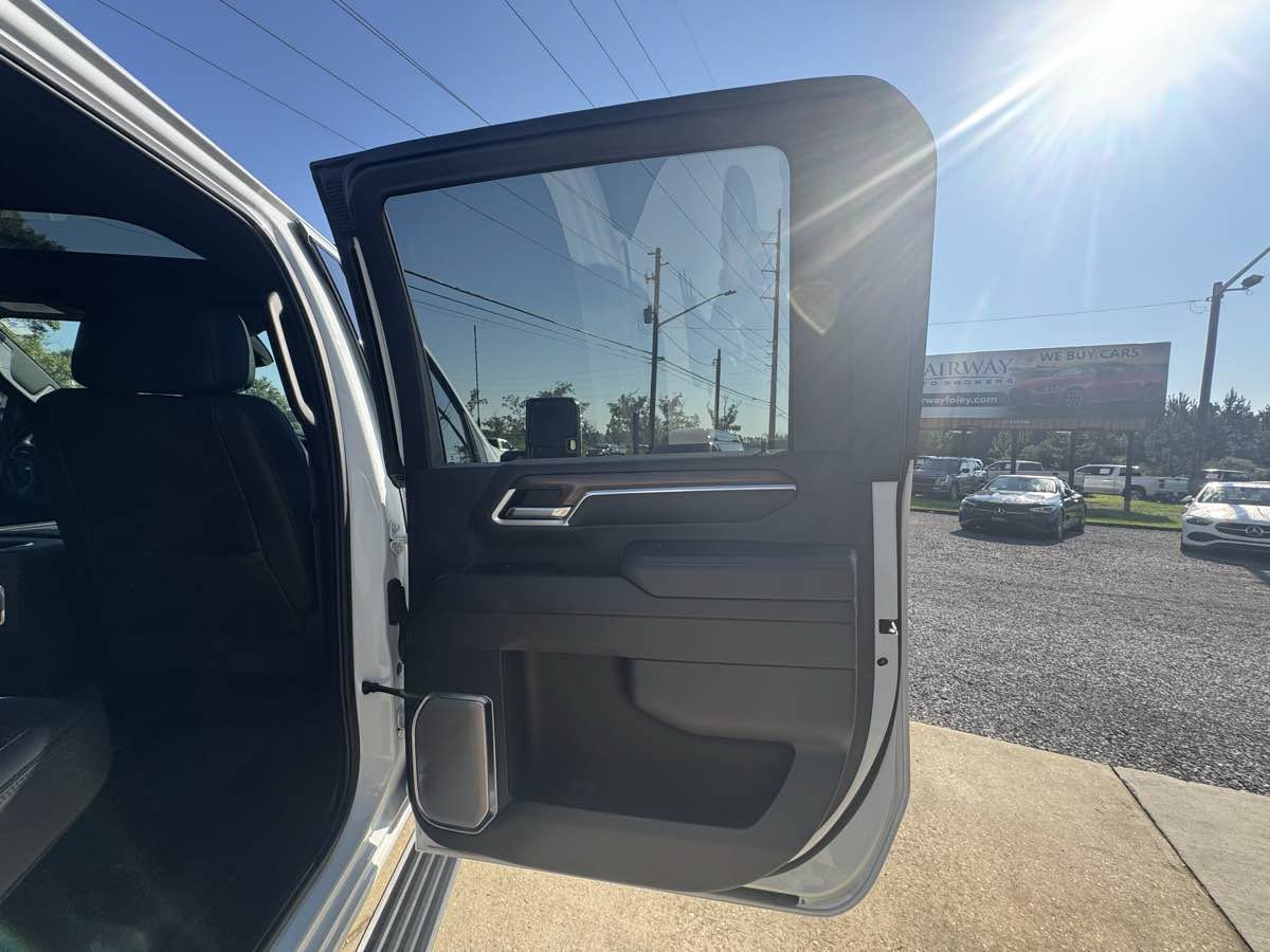 Used 2025 Chevrolet Silverado 3500 High Country w/ High Country Premium Package AWD/4WD image 34