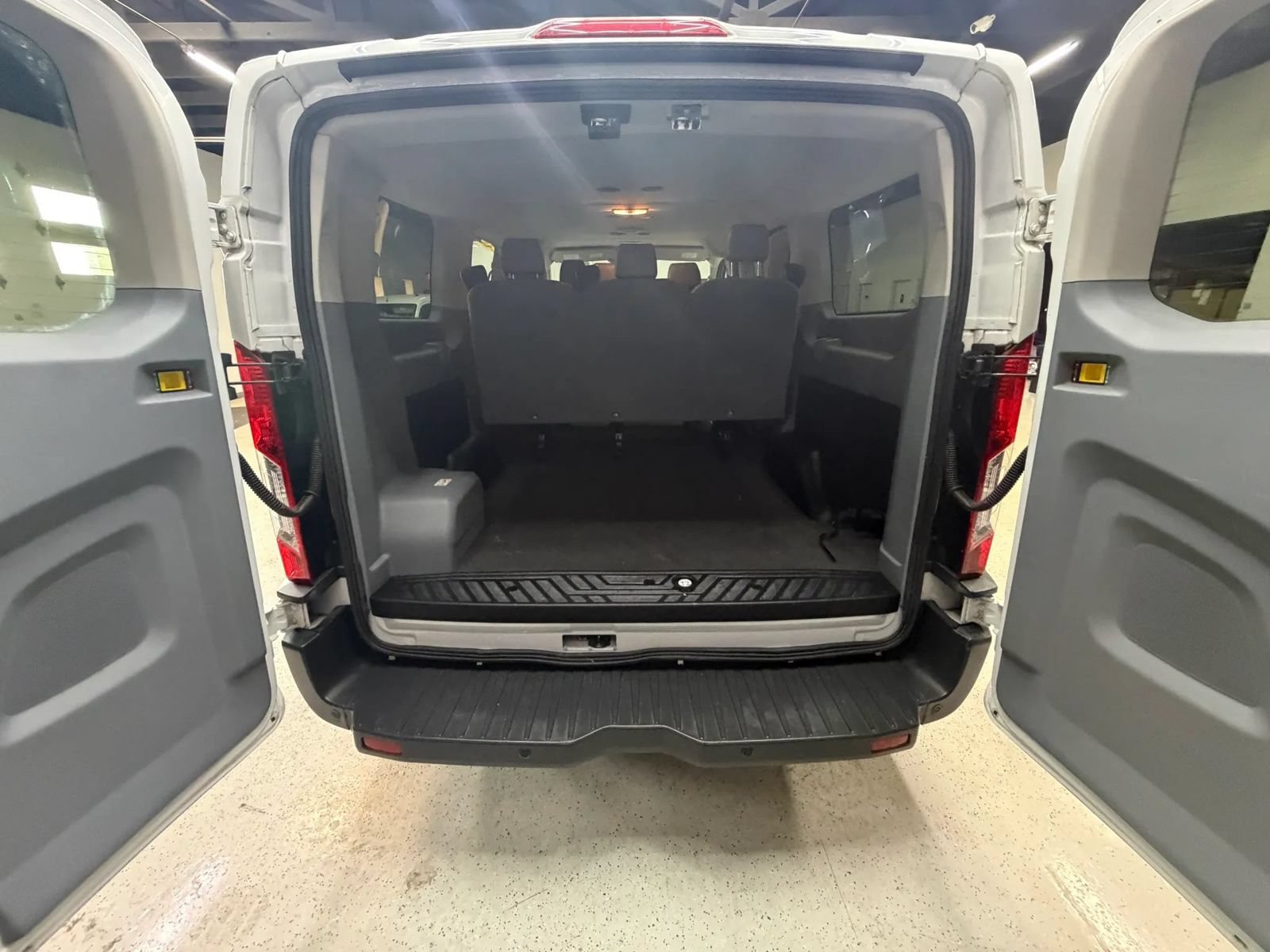 Used 2018 Ford Transit 150 XL RWD image 18