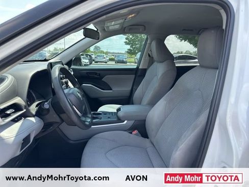 Used 2022 Toyota Highlander L FWD image 10