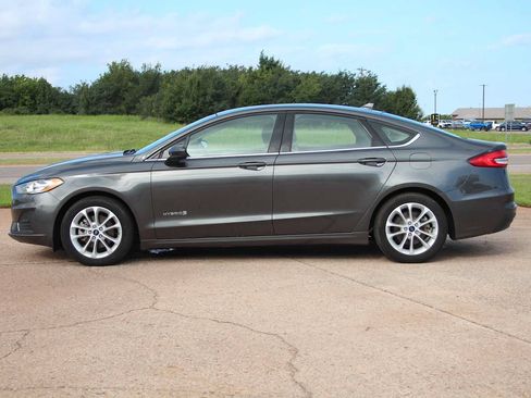 Used 2019 Ford Fusion SE FWD image 6