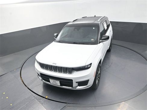 Used 2023 Jeep Grand Cherokee L Summit image 11