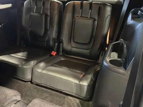 Used 2016 Ford Explorer XLT w/ Equipment Group 202A AWD/4WD image 13