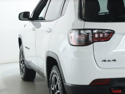 Used 2025 Jeep Compass Trailhawk AWD/4WD image 42