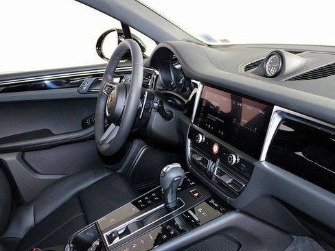 Certified 2025 Porsche Macan image 26