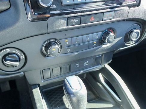 Used 2023 Nissan Frontier SV image 14