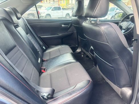 Used 2016 Toyota Camry SE w/ Moonroof Package FWD image 35