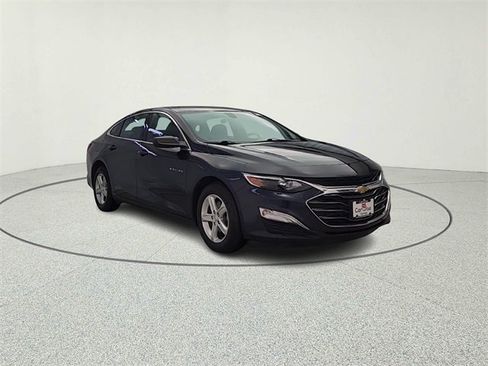 Used 2022 Chevrolet Malibu LS image 1