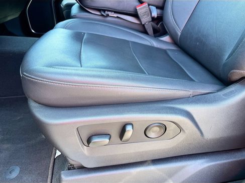 Used 2025 GMC Sierra 1500 SLT RWD image 19
