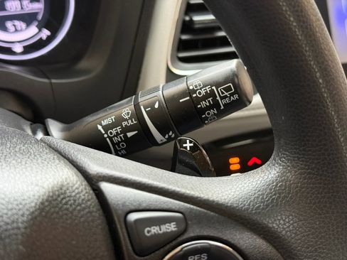 Used 2018 Honda HR-V EX image 42