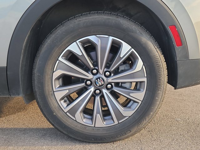 Used 2024 Buick Envision Preferred AWD/4WD image 12