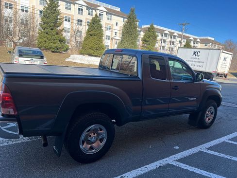 Used 2012 Toyota Tacoma 4x4 Access Cab V6 w/ Convenience Pkg image 8