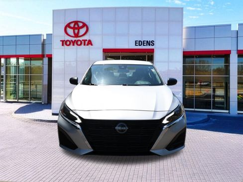 Used 2024 Nissan Altima 2.5 SV FWD image 10