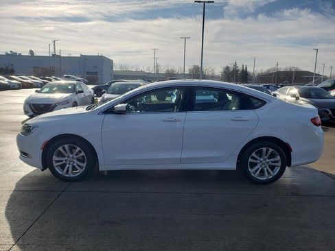 Used 2015 Chrysler 200 Limited w/ Convenience Group image 4