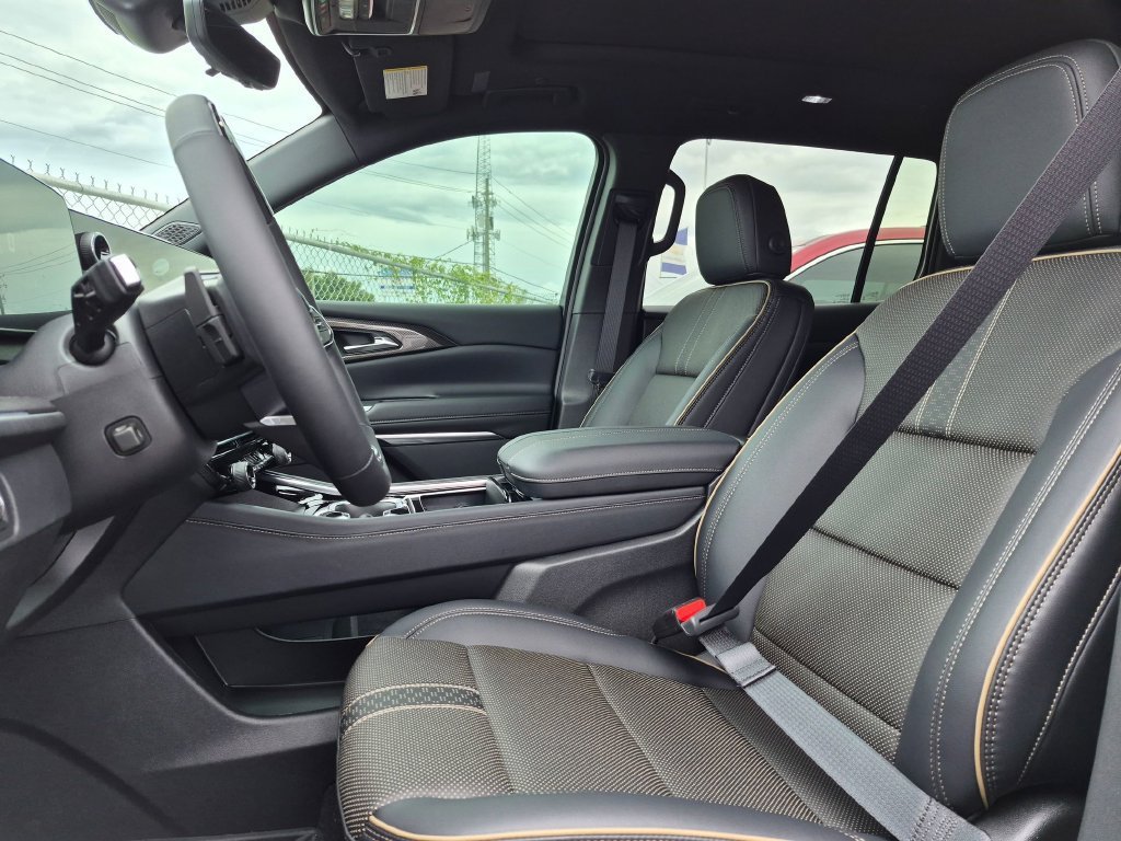 New 2026 Chevrolet Traverse High Country w/ LPO, Floor Liner Package FWD image 15