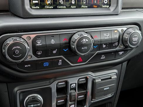 Used 2022 Jeep Wrangler Unlimited Rubicon 4xe w/ Cold Weather Group AWD/4WD image 45