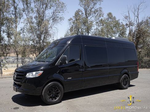 Used 2019 Mercedes-Benz Sprinter 2500 w/ Premium Package image 97