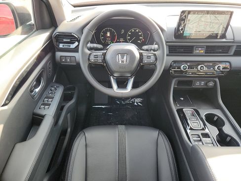 New 2025 Honda Pilot Touring image 7