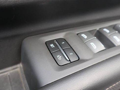 Used 2023 Chevrolet Suburban Premier image 10