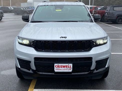 Used 2024 Jeep Grand Cherokee L Altitude AWD/4WD image 8