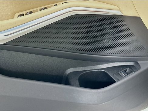 Used 2025 BMW 330i Sedan w/ Convenience Package image 19