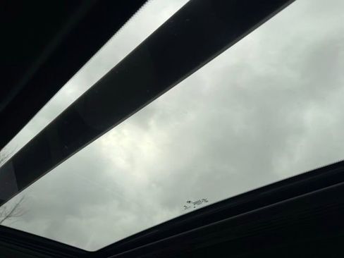 Used 2018 BMW 330e image 8