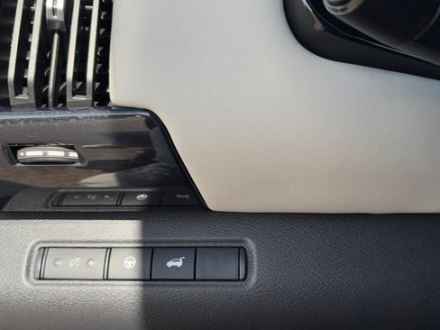 New 2025 Nissan Pathfinder SV image 28