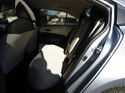 Used 2022 Toyota Corolla LE image 11