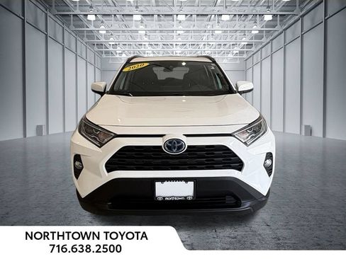 Used 2020 Toyota RAV4 XLE w/ Convenience Package AWD/4WD image 2