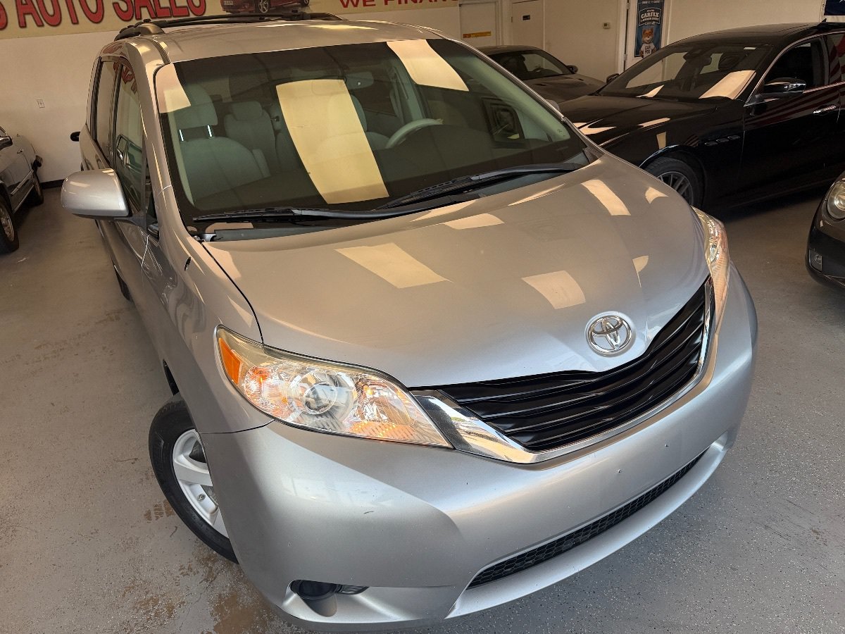 Used 2011 Toyota Sienna LE FWD image 7