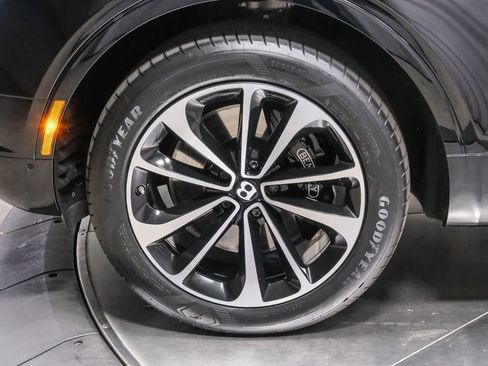 Used 2018 Bentley Bentayga AWD/4WD image 10