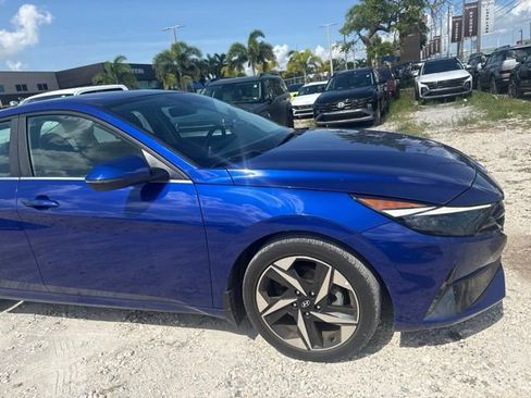 Used 2023 Hyundai Elantra Limited FWD image 4