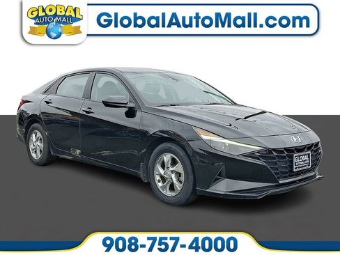 Used 2023 Hyundai Elantra SE image 1