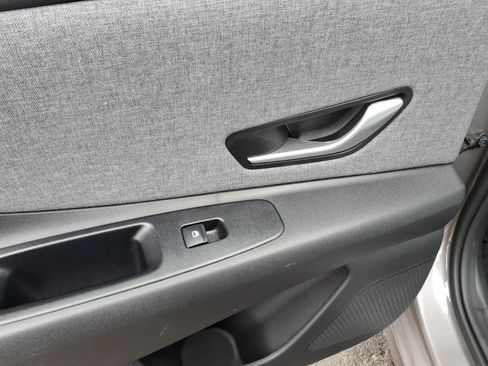 Used 2023 Hyundai Elantra Limited image 22