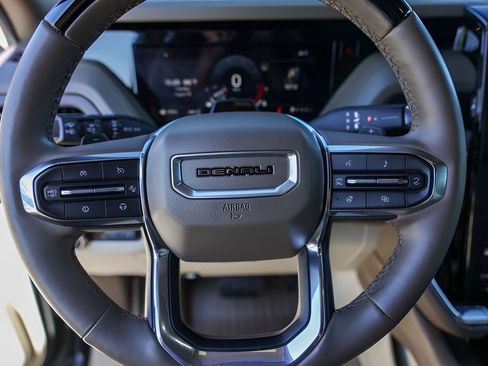 Used 2025 GMC Yukon XL Denali AWD/4WD image 15