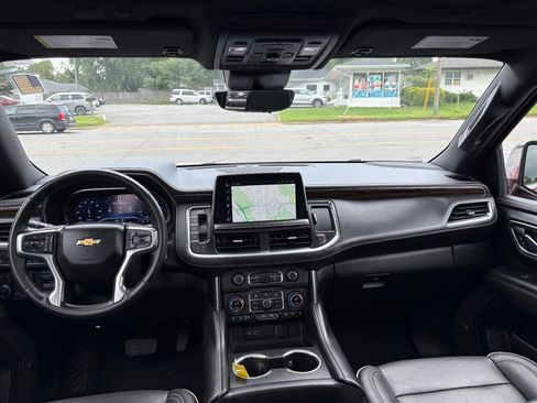 Used 2024 Chevrolet Suburban Premier w/ Premium Package AWD/4WD image 6