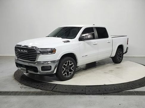 Used 2025 RAM 1500 Laramie AWD/4WD image 3