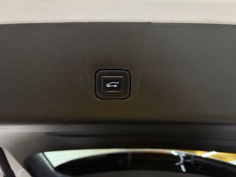 Used 2022 Chevrolet Traverse LT w/ Midnight/Sport Edition AWD/4WD image 11