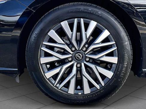 Certified 2025 Nissan Altima 2.5 SV FWD image 11