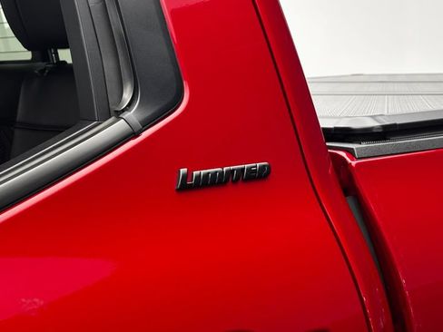 Used 2022 Toyota Tundra Limited w/ Power Package AWD/4WD image 8