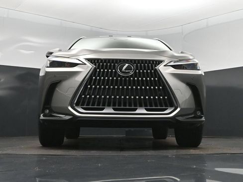 Used 2025 Lexus NX 250 FWD w/ Towing Package (2000 Lbs) image 45