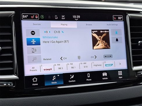 Used 2023 Chrysler Pacifica Touring-L image 3