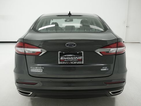 Used 2020 Ford Fusion SE image 5
