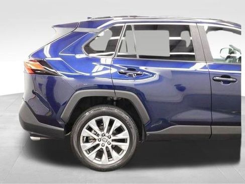 Used 2023 Toyota RAV4 XLE Premium image 15