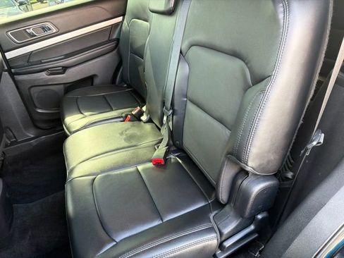 Used 2017 Ford Explorer XLT w/ Equipment Group 202A AWD/4WD image 11