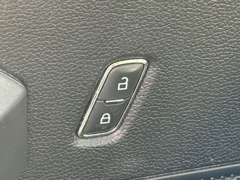 Used 2018 Ford F150 XLT w/ Equipment Group 302A Luxury AWD/4WD image 9