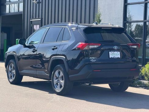 Used 2022 Toyota RAV4 LE AWD/4WD image 3