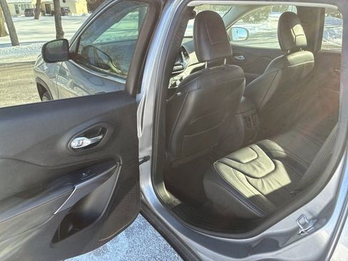 Used 2019 Jeep Cherokee Limited image 20