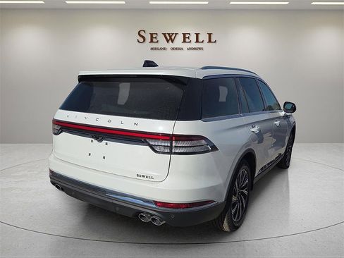 New 2026 Lincoln Aviator 2WD image 4